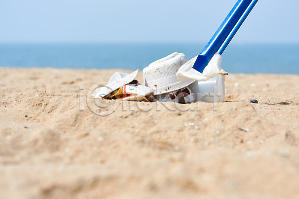봉사 사회이슈 수질오염 환경오염 사람없음 JPG 포토 그린캠페인 모래 바다 비치코밍 쓰레기 야외 오염 왕산해수욕장 자연 자연보호 주간 집게 해변 해양쓰레기 환경