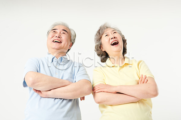 즐거움 60대 남자 노년 노인만 두명 여자 한국인 JPG 로우앵글 앞모습 포토 가족 건강 건강관리 노부부 상반신 서기 스튜디오촬영 실내 실버라이프 액티브시니어 오팔세대 운동 운동복 흰배경