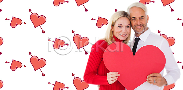 사랑 행복 30대 50대 남자 두명 백인 성인 여자 중년 JPG 앞모습 옆모습 포토 해외이미지 남편 들기 미소(표정) 발렌타인데이 부부 상반신 실내 아내 잡기 커플 패턴 하트 하트백그라운드 해외202007