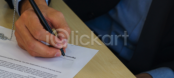 계약 성공 사람 사람없음 JPG 포토 해외이미지 거래 경영 경영자 고용 금융 면접 문서 볼펜 비즈니스 사무실 사인 서명 서식 손 시트 어플리케이션 업무 이익 잡기 정중 종업원 종이 직업 직장 책상 컨셉 탁자 텍스트 펜 편지 해외202007 해외포토 협상 후보 흰색