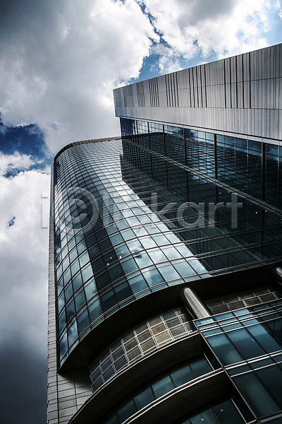 사람없음 JPG 포토 해외이미지 건물 건축양식 고층빌딩 도시 바르샤바 블록 사무실 외관 유리 탑 폴란드 해외202007