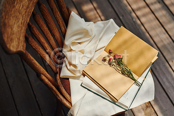감성 사람없음 JPG 포토 갈색 꽃 드라이플라워 식물 야외 오브젝트 의자 장미 주간 책 천(직물)