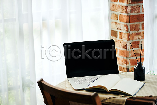 감성 사람없음 JPG 포토 노트북 디퓨저 방향제 실내 오브젝트 의자 창가 책 책상 커튼