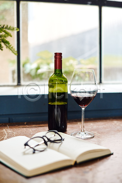 감성 사람없음 JPG 포토 술(장식) 실내 안경 오브젝트 와인 와인잔 창가 책 책상