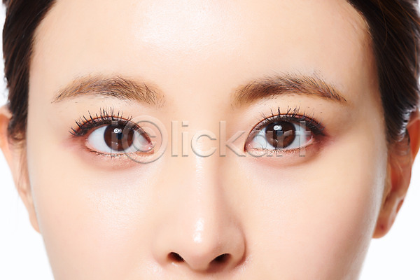 20대 여자 한국인 한명 JPG 근접촬영 앞모습 포토 관리 눈(신체부위) 뷰티 성형수술 수술 스튜디오촬영 시술 실내 의료성형뷰티 의학 흰배경
