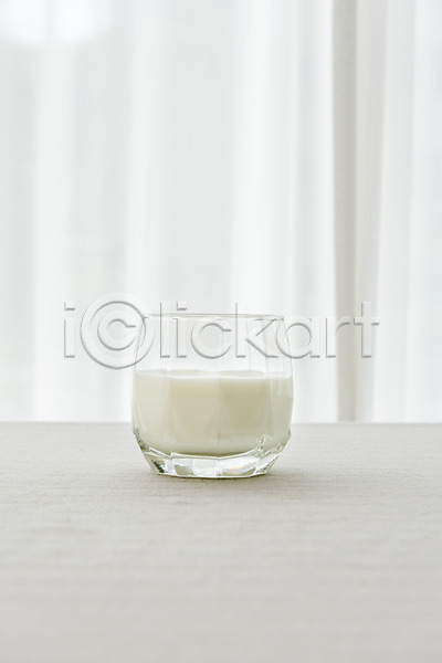 사람없음 JPG 포토 백그라운드 소확행 스튜디오촬영 식탁 실내 우유 음료 잔 취미 카페 한개 홈카페 흰배경 흰색