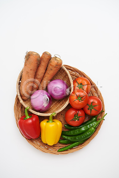 신선 사람없음 JPG 포토 하이앵글 고추 당근 바구니 스튜디오촬영 식재료 실내 양파 유기농 재료 채소 토마토 피망 흰배경