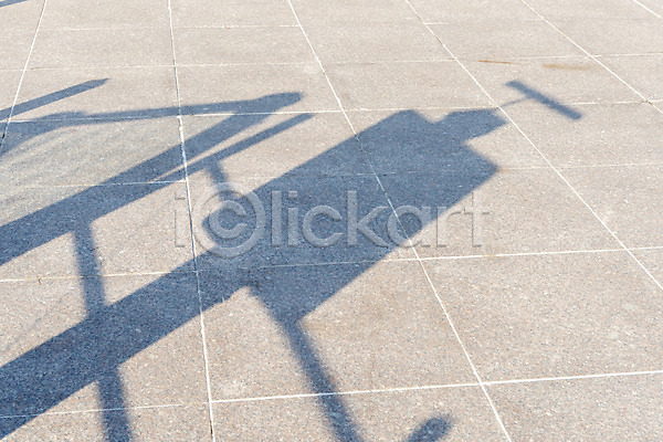 사람없음 JPG 포토 그림자 바닥 백그라운드 야외 오후 울타리 주간 측량기 햇빛