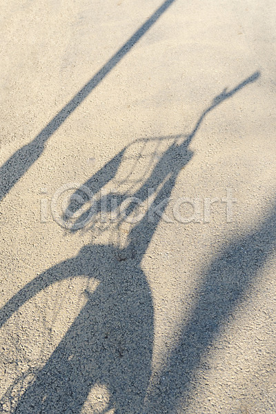 사람없음 JPG 포토 공원 교통수단 그림자 바닥 백그라운드 야외 오후 운동 자전거 주간 햇빛