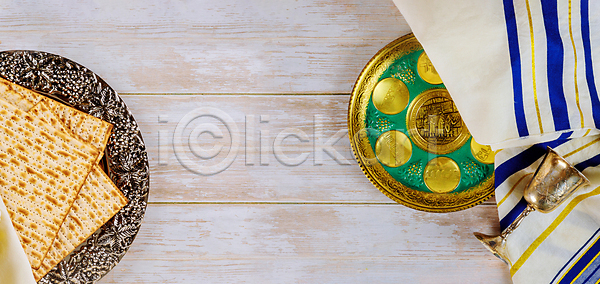 축하 사람없음 JPG 포토 해외이미지 기념 꽃 꽃무늬 봄 빵 식사 심볼 유대인 유월절 유태교 의식 이스라엘 전통 접시 종교 축제 해외202008 해외포토 휴가