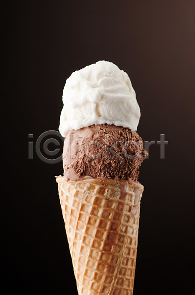 사람없음 JPG 포토 해외이미지 검은배경 더블아이스크림 콘아이스크림 한개