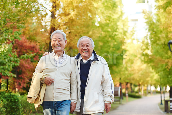 산책 우정 70대 노년 노인남자만 두명 한국인 JPG 앞모습 포토 가을(계절) 걷기 공원 나무 단풍 대화 미소(표정) 상반신 실버라이프 액티브시니어 야외 오팔세대 웃음 은퇴 주간 취미 친구 할아버지