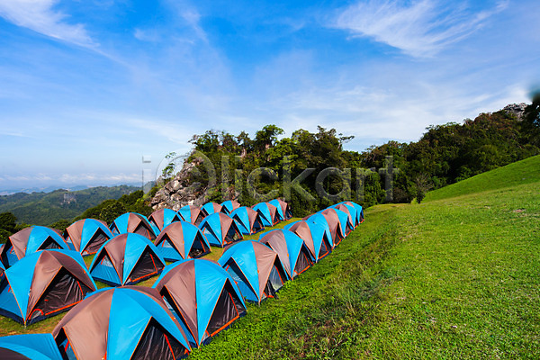 휴식 사람없음 JPG 포토 해외이미지 야외 주간 캠핑장 텐트 풍경(경치) 하늘 해외202008