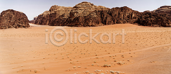 건조 산책 사람없음 JPG 포토 해외이미지 계곡 내추럴 땅 모래 모래사장 모래언덕 바위 백그라운드 빨간색 사막 사암 산 아라비아 야외 여행 왕국 자연 지역 큼 트래킹 파노라마 평야 풍경 해외202008 해외포토