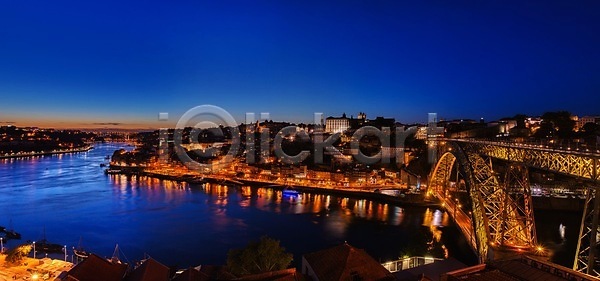 사람없음 JPG 포토 해외이미지 강 건물 도루강 도시 도시풍경 빛 사인 야간 여행 여행객 역사 옛날 와인 유럽 일몰 주택 지하실 타운 파란색 포르투갈 포트 하늘 해외202008 해외포토 황혼