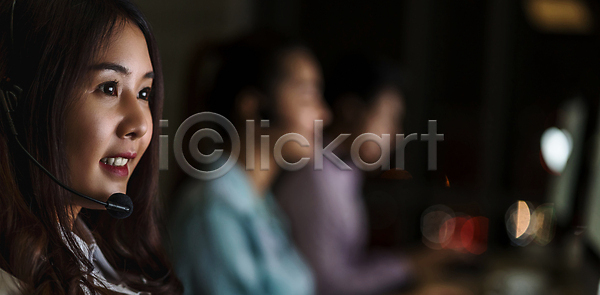 성공 이동 좌절 피곤 행복 동양인 세명 JPG 포토 해외이미지 고객 과로 노동자 답변 돌봄 동료 마이크 부름 비즈니스 비즈니스맨 비즈니스우먼 사무실 서비스 센터 야간 야근 업무 운영자 작업 조언 중개인 지원 직장 컨설턴트 콜라보레이션 텔레마케팅 해외202008 해외포토 헤드폰