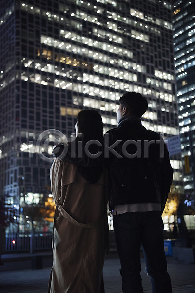 다정 20대 남자 두명 성인 성인만 여자 한국인 JPG 뒷모습 포토 가을(계절) 거리 데이트 상반신 서기 야간 야외 응시 청계천 커플