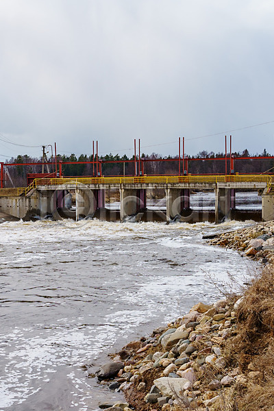 흐름 사람없음 JPG 포토 해외이미지 강 건축양식 계절 공학 댐 물 발전기 산업 세대 속도 압력 야외 에너지 운하 자연 재활용 콘크리트 해외202008 호수 홍수 환경 힘