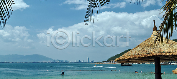 휴식 동양인 사람없음 JPG 포토 해외이미지 만 맑음 모래 모래사장 물 바다 베트남 섬 아시아 야외 여름 여행 여행객 자연 장면 파라다이스 파란색 풍경 하늘 해변 해외202008 해외포토 햇빛 휴가 휴양지