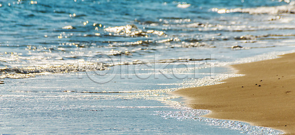 떨어짐 뜨거움 매끈함 휴식 사람없음 JPG 포토 해외이미지 거품 날씨 남쪽 내추럴 닫기 만 모래 물 바다 반사 백그라운드 빛 서핑 석호 에너지 여행 웨이브 자연 조류 질감 파도 파라다이스 표면 해변 해외202008 해외포토 햇빛 황금 휴가 흰색