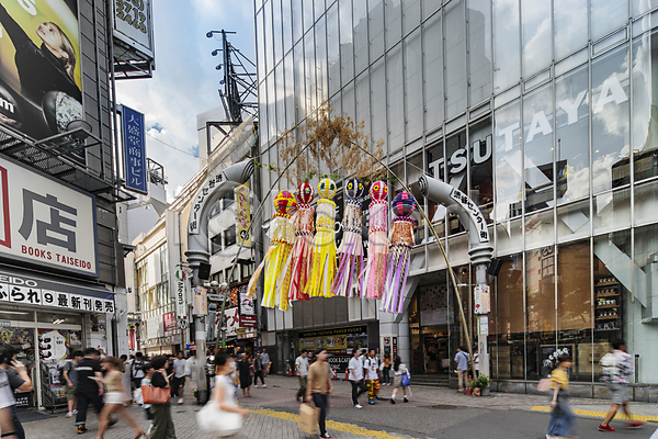 사람 사람없음 JPG 포토 해외이미지 건너기 건물 건축양식 금속 대문 도쿄 보행자 비즈니스 사무실 사인 십자가 여름(계절) 일본 해외202008 황혼