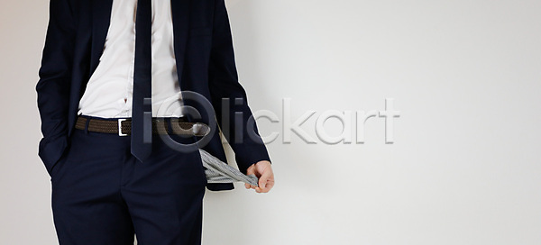 가난 슬픔 실업 우정 호기심 남자 사람 사람없음 JPG 포토 해외이미지 감정 걱정 경제 구멍 금융 돈 보여주기 비즈니스 비즈니스맨 빈털터리 빚 손 쇼핑 우울증 위기 적자 직업 컨셉 파산 해외202008 해외포토 황무지