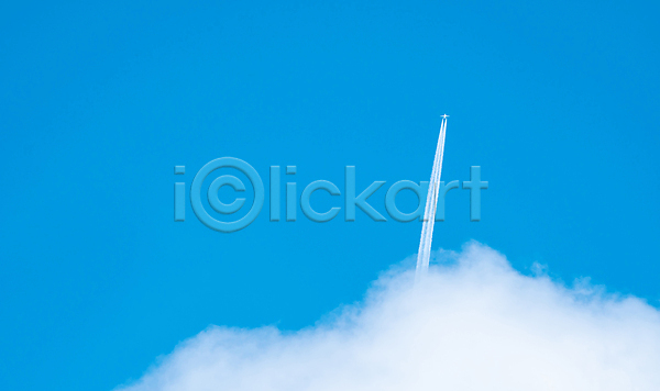 사람없음 JPG 포토 해외이미지 구름(자연) 맑음 백그라운드 비행기 비행운 야외 연기 제트기 주간 파란색 풍경(경치) 하늘 해외202008