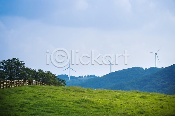 사람없음 JPG 포토 나무 목장 백그라운드 산 식물 야외 언덕 에너지 울타리 자연 잔디 주간 초원(자연) 풍경(경치) 풍력에너지