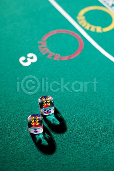 사람없음 JPG 근접촬영 포토 게임 놀이 놀이용품 도박 레저 바카라 생활용품 세로 실내 주사위 주사위놀이 초록색 카지노 컬러