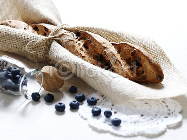 사람없음 JPG 포토 가로 곡물바게트 끈 디저트 바게트 블루베리 빵 실내 유리병 음식 장식 제빵 천(직물) 코르크