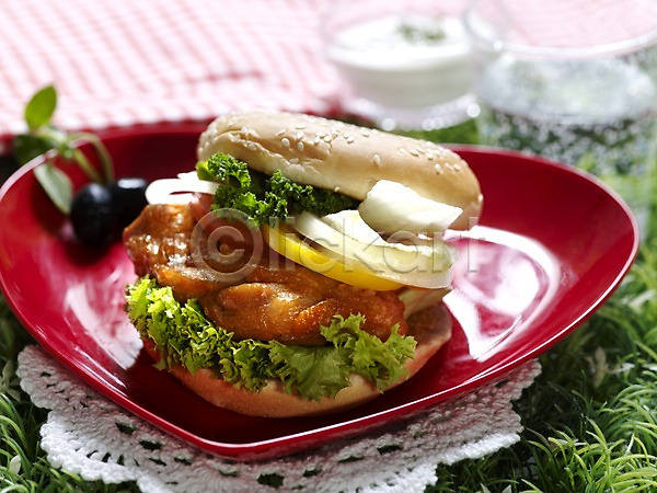 사람없음 JPG 아웃포커스 포토 가로 그릇 브런치 블루베리 빵 샌드위치 생크림 실내 유리그릇 음식 잎 잔디 접시 천(직물) 햄버거