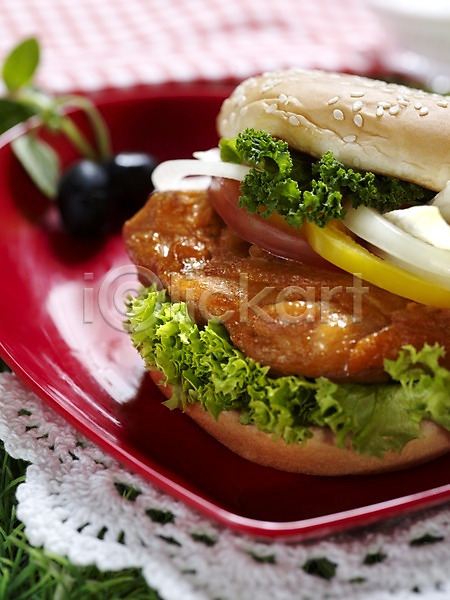 사람없음 JPG 아웃포커스 포토 그릇 브런치 블루베리 빵 샌드위치 세로 실내 음식 잎 잔디 접시 천(직물) 햄버거
