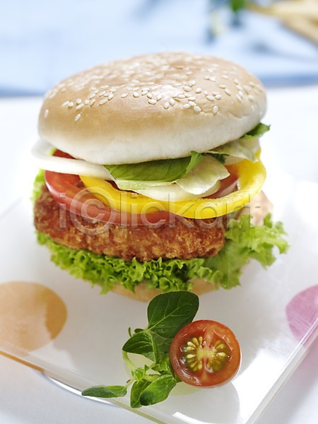 사람없음 JPG 아웃포커스 포토 그릇 방울토마토 브런치 빵 샌드위치 세로 실내 음식 잎 접시 천(직물) 햄버거