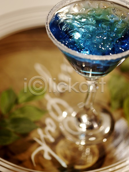 사람없음 JPG 아웃포커스 포토 나뭇잎 세로 술잔 얼음 음료 음식 잎 잔 주류 칵테일 칵테일바 칵테일잔 한잔