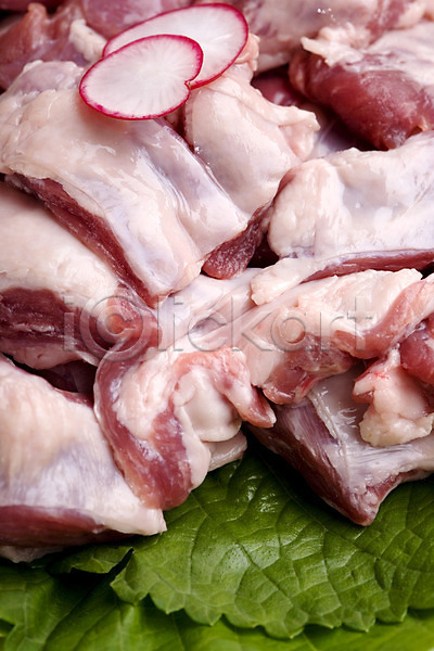 사람없음 JPG 근접촬영 포토 갈매기살 깻잎 돼지고기 생고기 세로 식재료 실내 육류 접시 채소