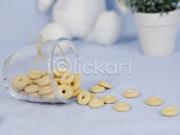 사람없음 JPG 아웃포커스 포토 가로 과자 끈 노끈 스튜디오촬영 식물 실내 아기용품 음식 이유식 이유식과자 잔 컵 쿠키 풀(식물) 화분 화초