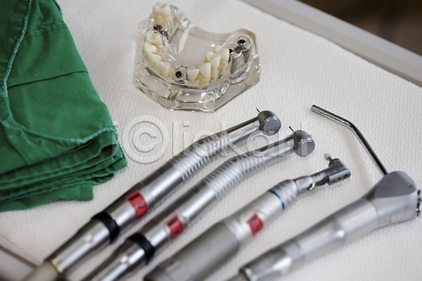 사람없음 JPG 포토 모형 석션팁 수술포 실내 의료용품 임플란트 치과 치과용품 치아 치아모형 티타늄 핸드피스