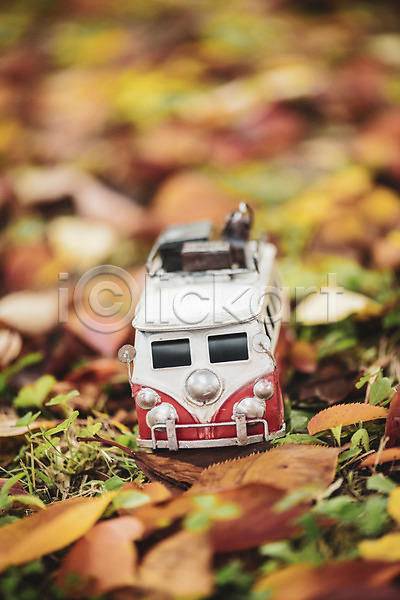 편안함 사람없음 JPG 근접촬영 아웃포커스 포토 가을(계절) 계절 낙엽 단풍 백그라운드 버스 야외 오브젝트 자동차 장난감 주간