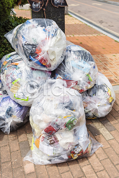 사람없음 JPG 포토 분리수거 분리수거장 비닐 쌓기 쓰레기 쓰레기봉투 야외 자원 재활용 주간 회복