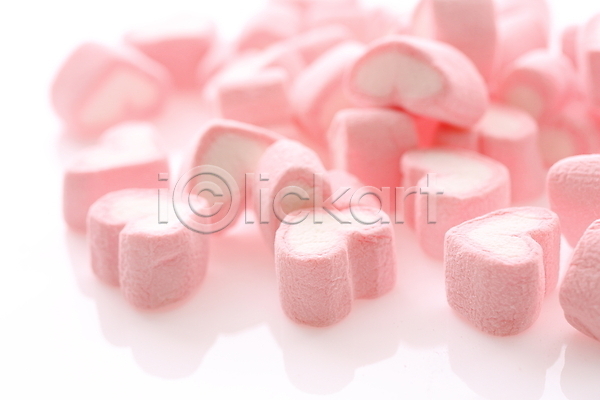 달콤 사람없음 JPG 포토 해외이미지 디저트 마시멜로우 분홍색 음식 하트 해외202009 흰배경