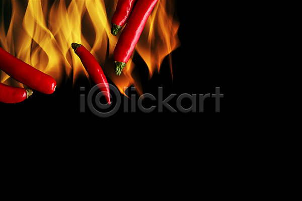 뜨거움 사람없음 JPG 포토 해외이미지 검은색 고추 백그라운드 불 불꽃(불) 빨간색 양념 재료 채소 해외202009 향신료 후추