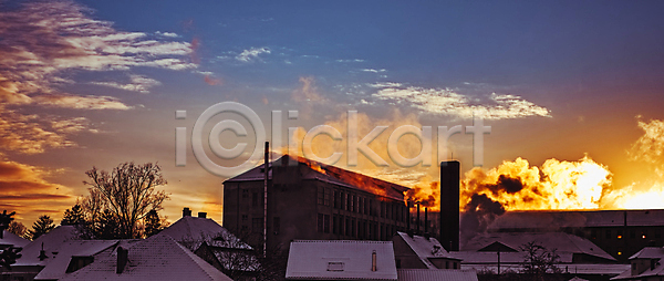 추위 사람없음 JPG 포토 해외이미지 가로 건물 건축양식 겨울 계절 공원 내추럴 냉동 넘어짐 농촌 도시 도시풍경 물 새벽 수평선 스카이라인 시골 아침 아파트 안개 야외 얼음 운하 유럽 일출 자연 파노라마 풍경 해외202009 해외포토 햇빛