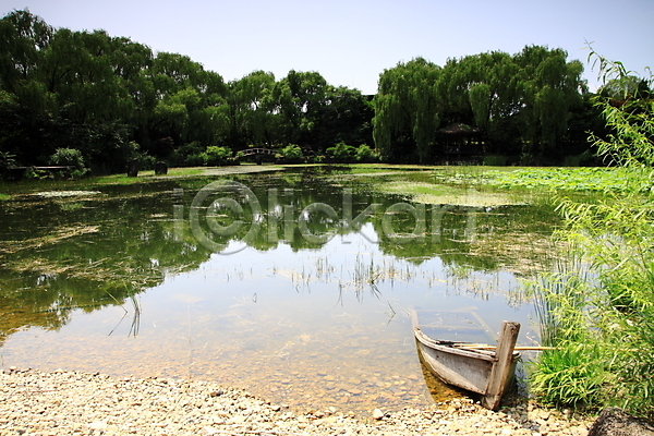 사람없음 JPG 포토 교통 나룻배 나무 물 배(교통) 수상교통 숲 식물 야외 연못 자연 주간 풀(식물) 풍경(경치) 호수