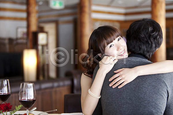 다정 분위기 사랑 행복 남자 동양인 두명 사람 여자 2010년일본 JPG 뒷모습 앞모습 포토 해외기획촬영 감정 데이트 레스토랑 미소(표정) 상반신 술잔 식사 실내 와인 와인잔 웃음 이벤트 잔 커플 컵 포옹