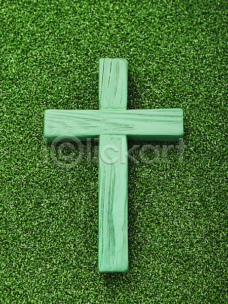사람없음 JPG 포토 기독교 기독교용품 나무십자가 목재 백그라운드 스튜디오촬영 실내 십자가 오브젝트 잔디 종교 종교용품 초록색 컬러