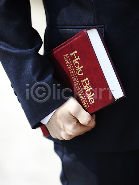 사람 신체부위 JPG 앞모습 포토 교회 기독교 기독교용품 들기 몸통 백그라운드 성경 오브젝트 종교 종교용품 책 표지