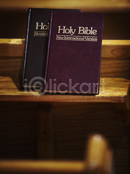 사람없음 JPG 포토 교회 기독교 기독교용품 백그라운드 성경 실내 오브젝트 의자 장의자 종교 종교용품 책 표지