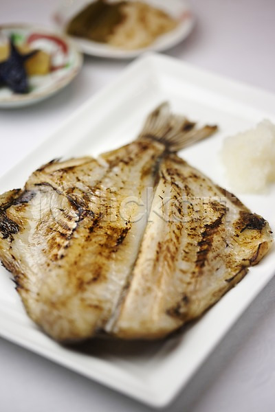 사람없음 2010년일본 JPG 포토 해외기획촬영 구이 그릇 도미 도미구이 생선구이 생선요리 어류 외국문화 요리 음식 일본문화 일본음식 접시