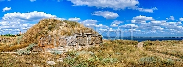 사람없음 JPG 포토 해외이미지 강 건물 건축양식 구름 로마인 문화 박물관 발굴 사찰 식민지 아크로폴리스 언덕 여름 여행 역사 우크라이나 유럽 장례식 파멸 풍경 하늘 해외202009 해외포토