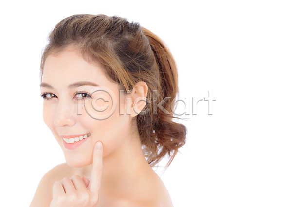 동양인 성인 성인여자한명만 여자 한명 JPG 포토 해외이미지 미소(표정) 뷰티 상반신 손짓 터치 피부 피부관리 해외202009 흰배경